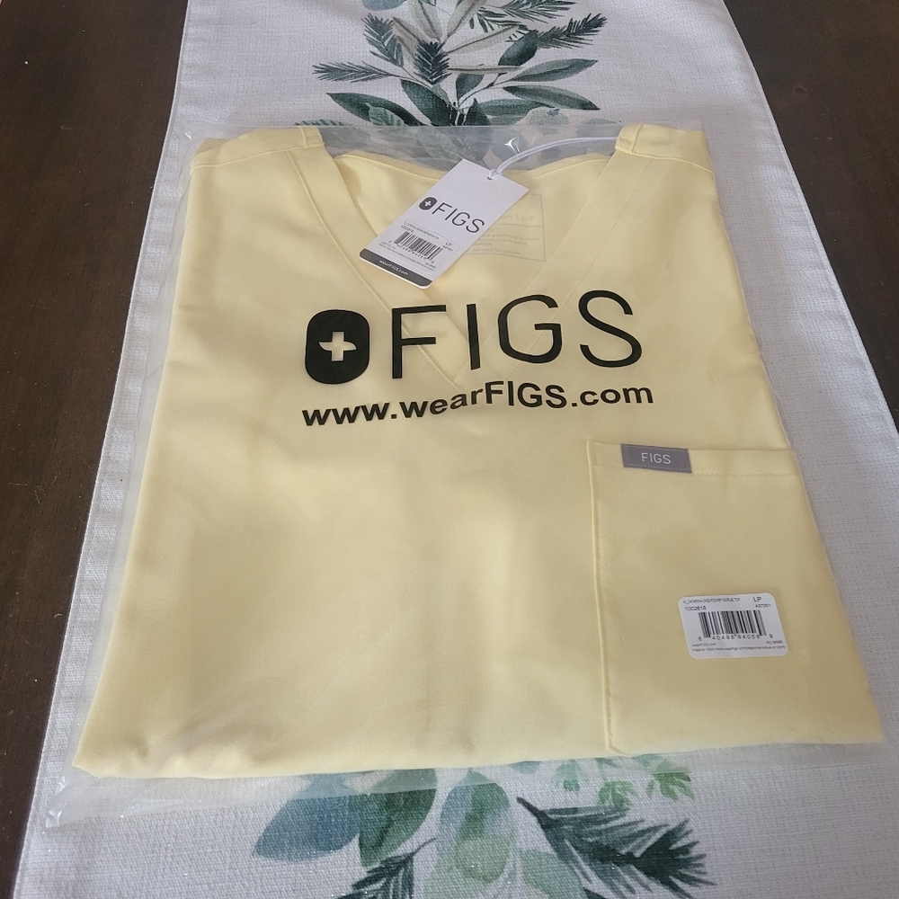 FIGS BUTTER YELLOW Catarina Scrub Top - Size LARGE Petite - NWT